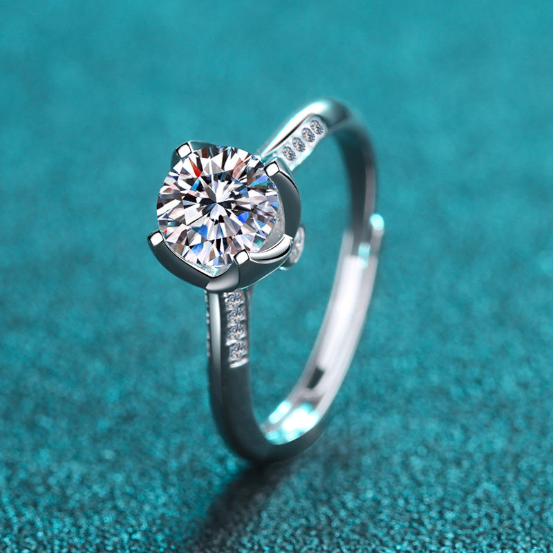 Round cut Moissanite Ring in 925 Sterling Silver 1ct