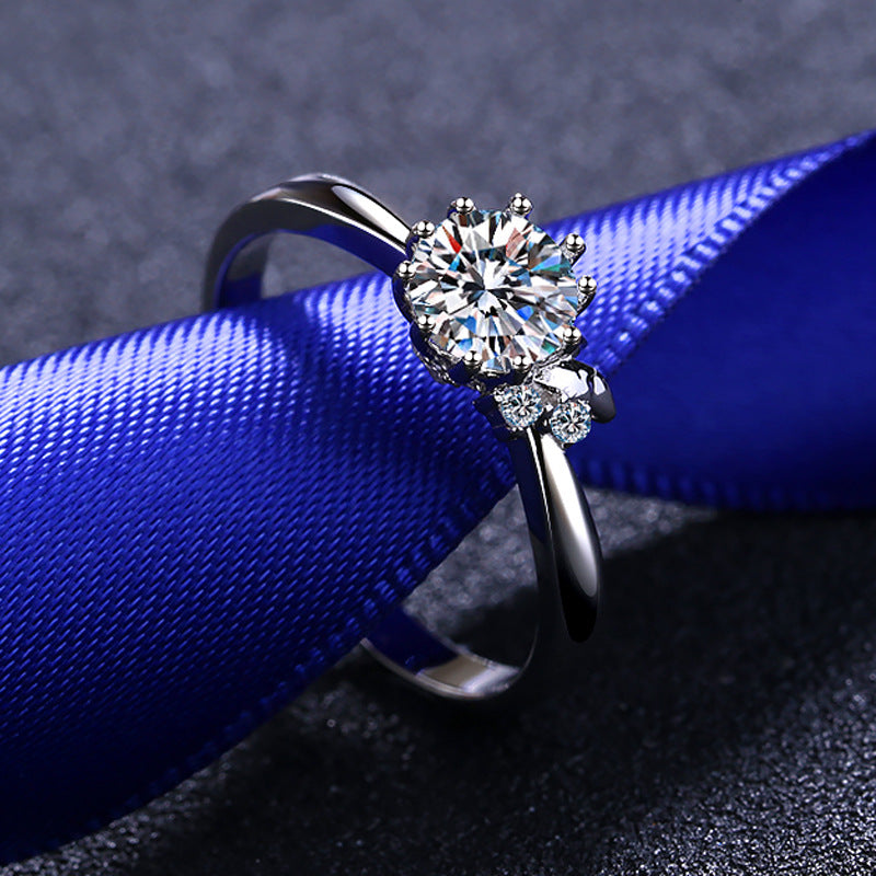 Round cut Moissanite Ring in 925 Sterling Silver 0.8ct