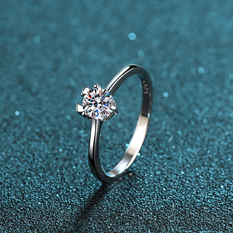 Round cut Moissanite Ring in 925 Sterling Silver 0.5ct