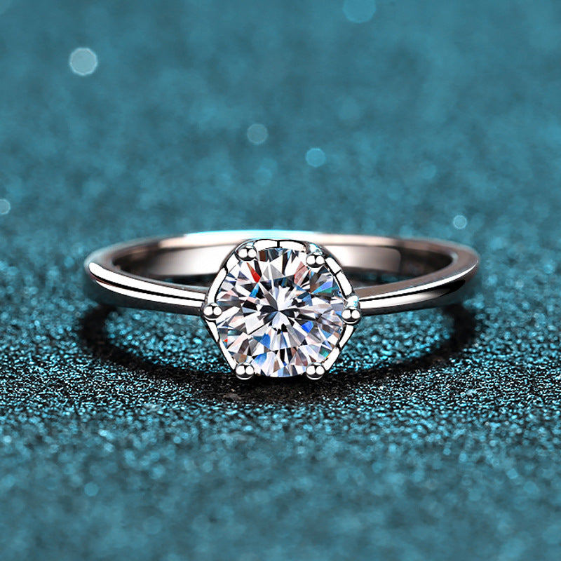 Round cut Moissanite Ring in 925 Sterling Silver 1ct