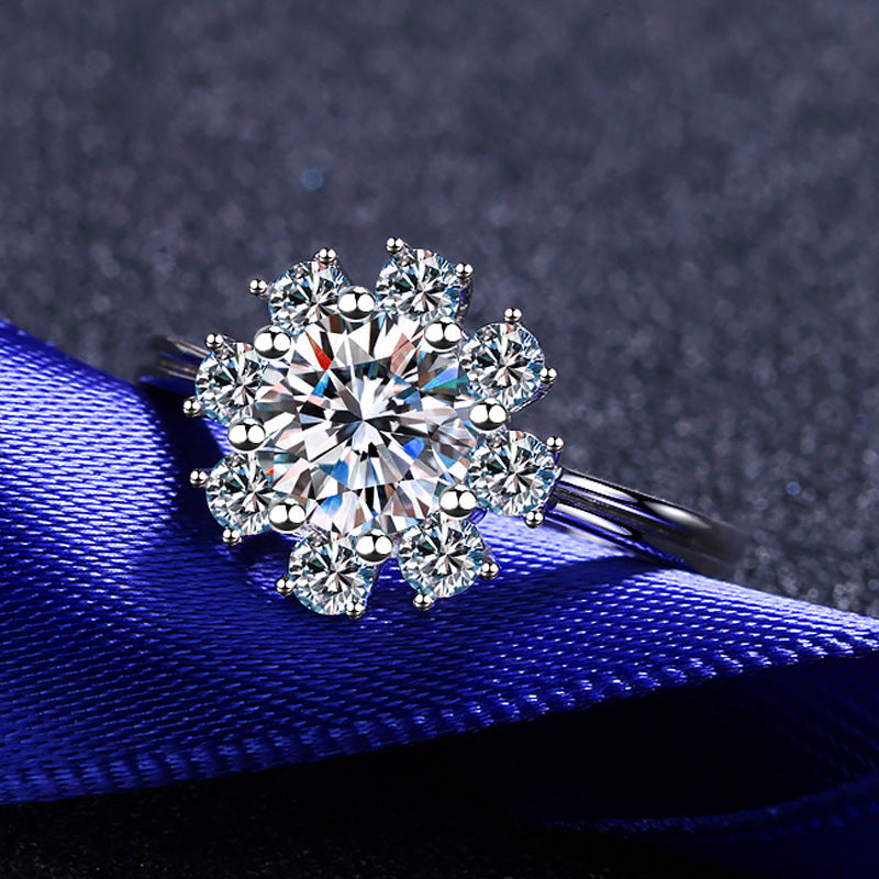 Round cut Moissanite Ring in 925 Sterling Silver 1ct