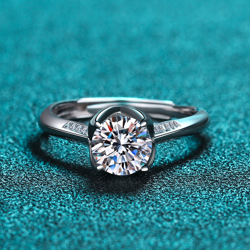 Round cut Moissanite Ring in 925 Sterling Silver 1ct