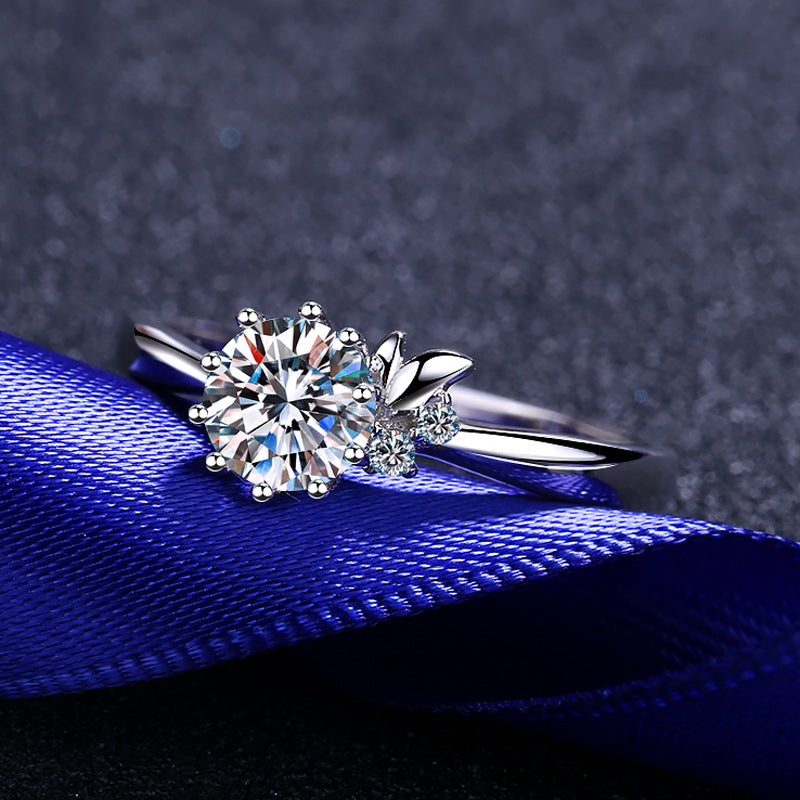 Round cut Moissanite Ring in 925 Sterling Silver 0.8ct