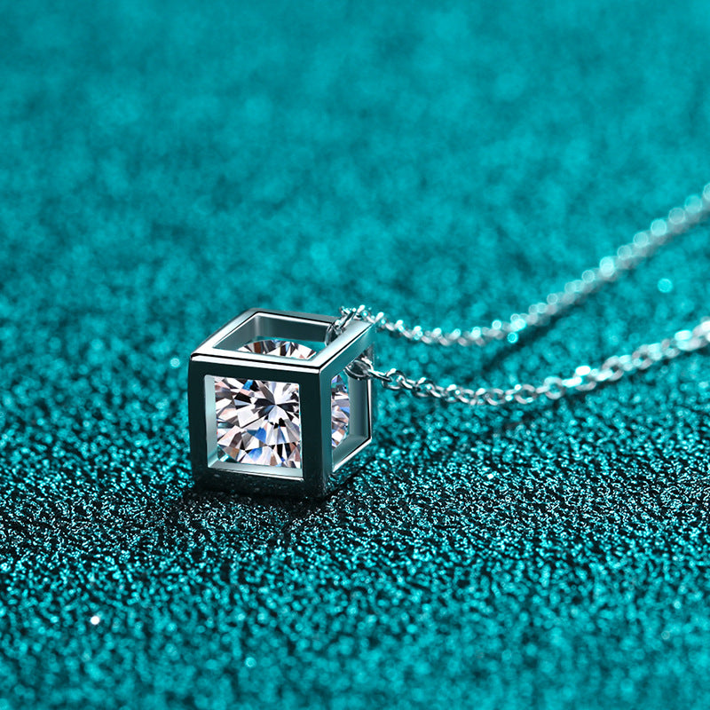 Moissanite Necklaces in 925 Sterling Silver 0.5ct 1ct