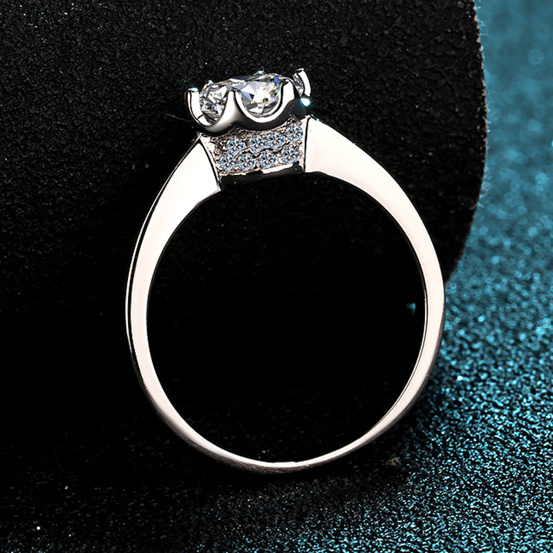 Round cut Moissanite Ring in 925 Sterling Silver 1ct