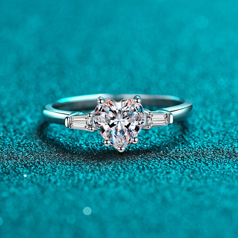 Heart cut Moissanite Ring in 925 Sterling Silver 1ct
