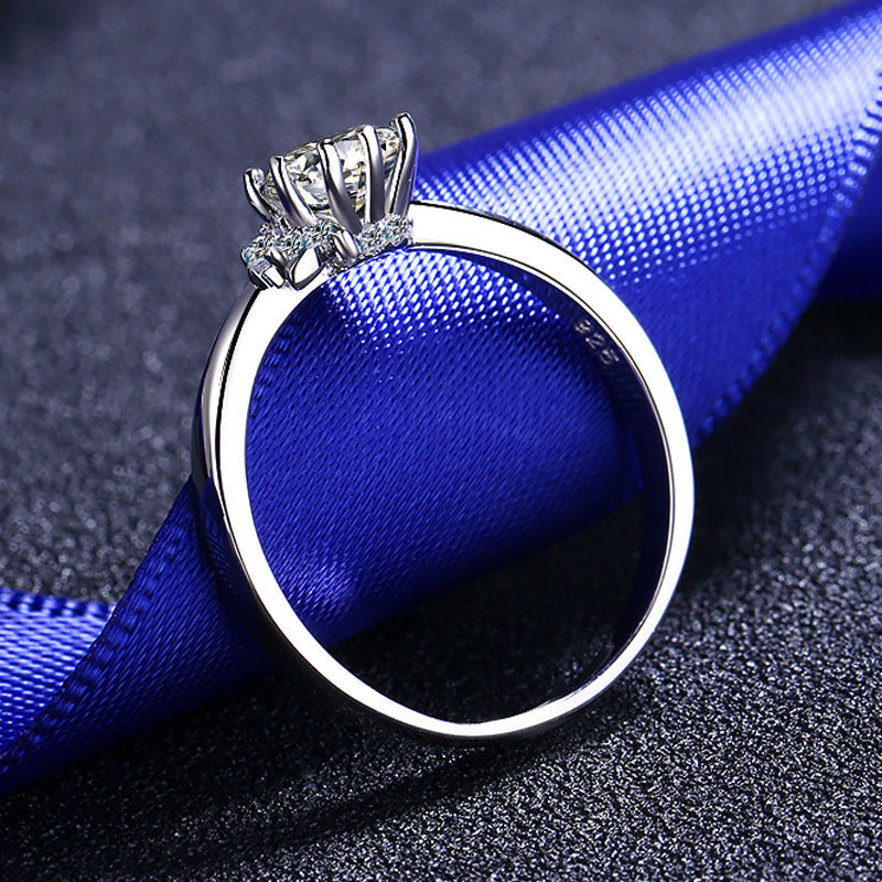 Round cut Moissanite Ring in 925 Sterling Silver 0.8ct