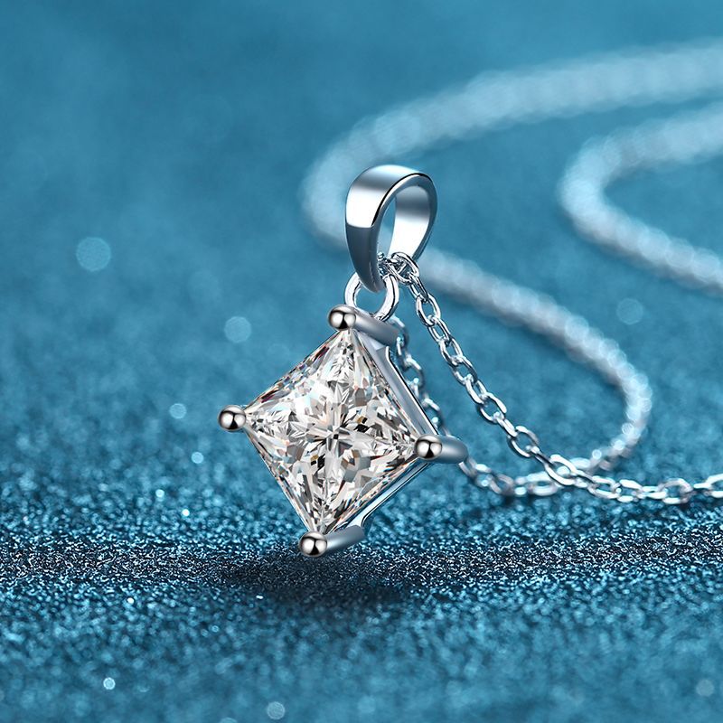 Moissanite Necklaces in 925 Sterling Silver 1ct 2ct
