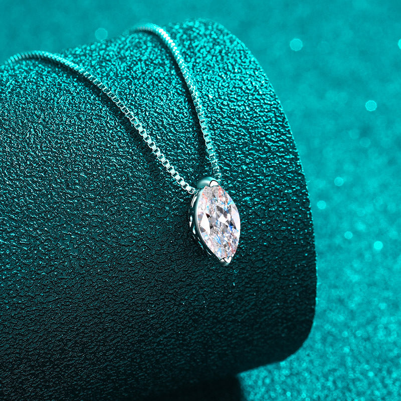 Moissanite Necklaces in 925 Sterling Silver 1ct