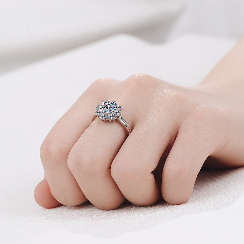 Round cut Moissanite Ring in 925 Sterling Silver 1ct