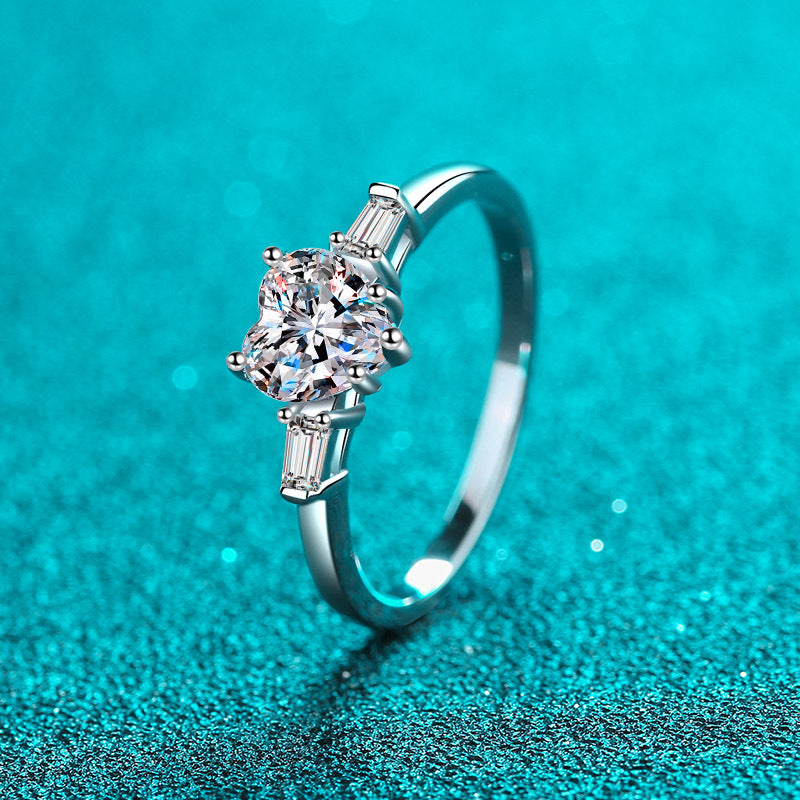 Heart cut Moissanite Ring in 925 Sterling Silver 1ct
