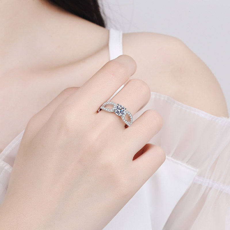 Round cut Moissanite Ring in 925 Sterling Silver 1ct