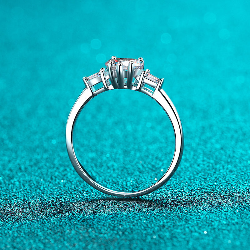 Heart cut Moissanite Ring in 925 Sterling Silver 1ct