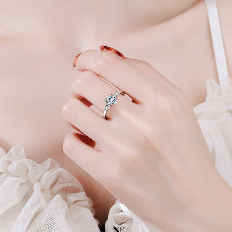 Heart cut Moissanite Ring in 925 Sterling Silver 1ct