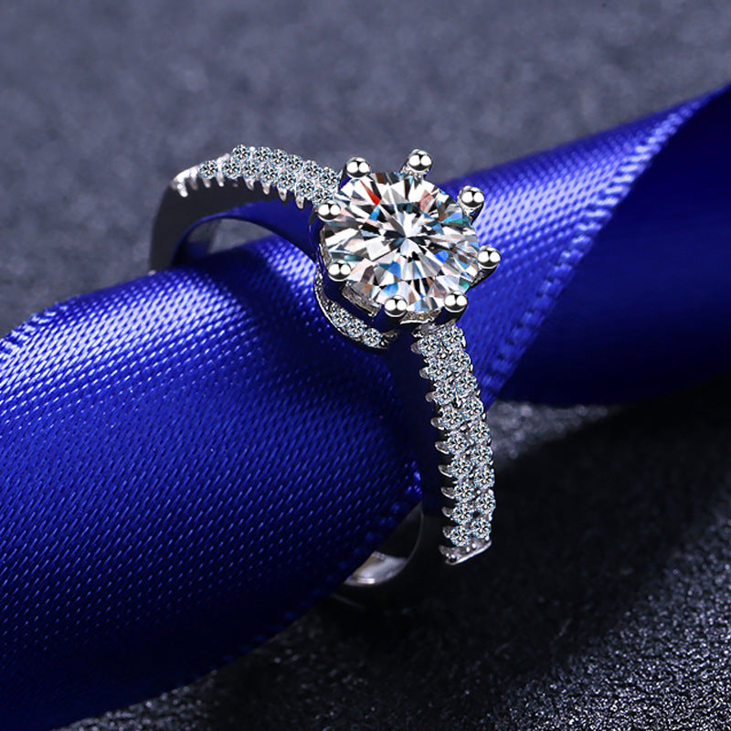 Round cut Moissanite Ring in 925 Sterling Silver 1ct