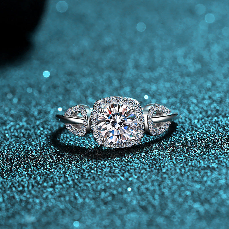 Round cut Moissanite Ring in 925 Sterling Silver 1ct