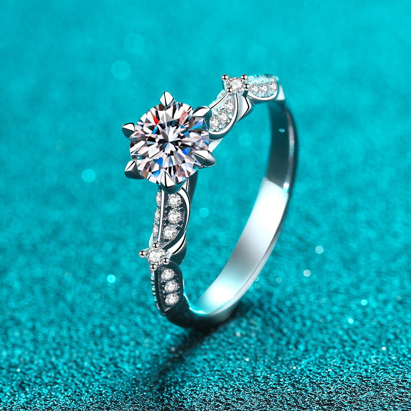Round cut Moissanite Ring in 925 Sterling Silver 1ct