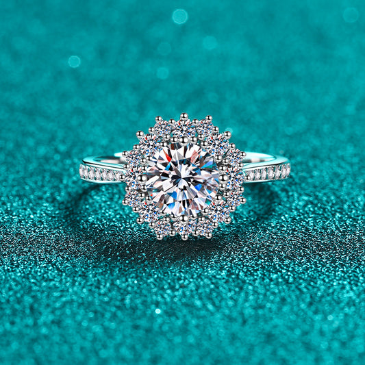 Round cut Moissanite Ring in 925 Sterling Silver 1ct