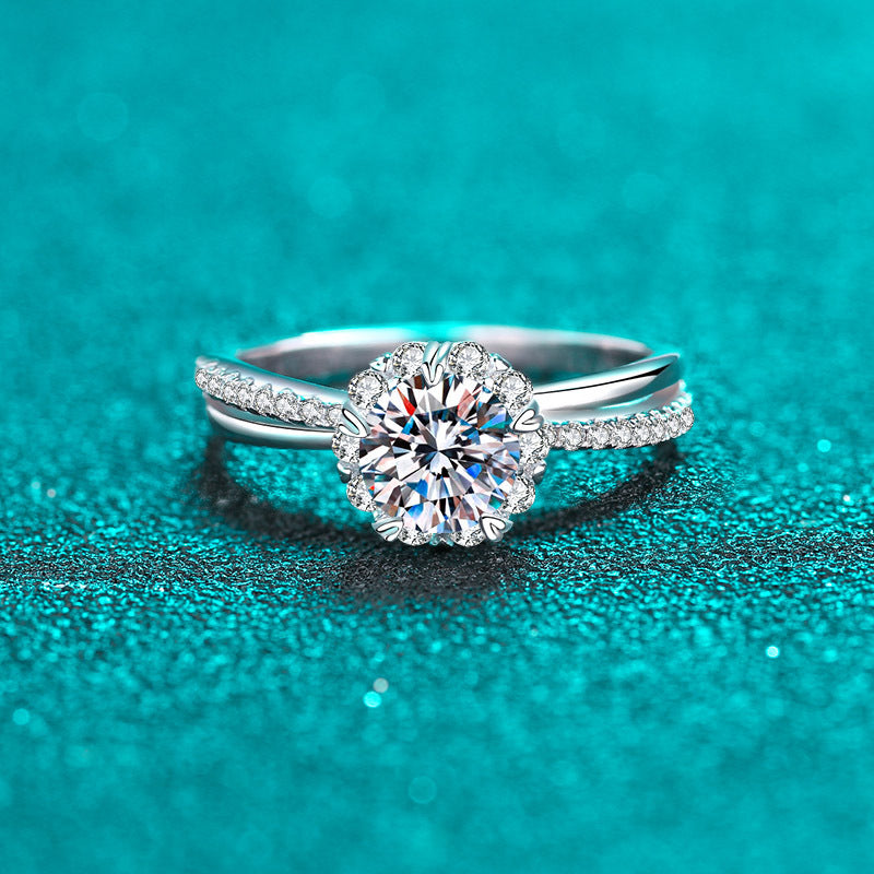 Round cut Moissanite Ring in 925 Sterling Silver 1ct