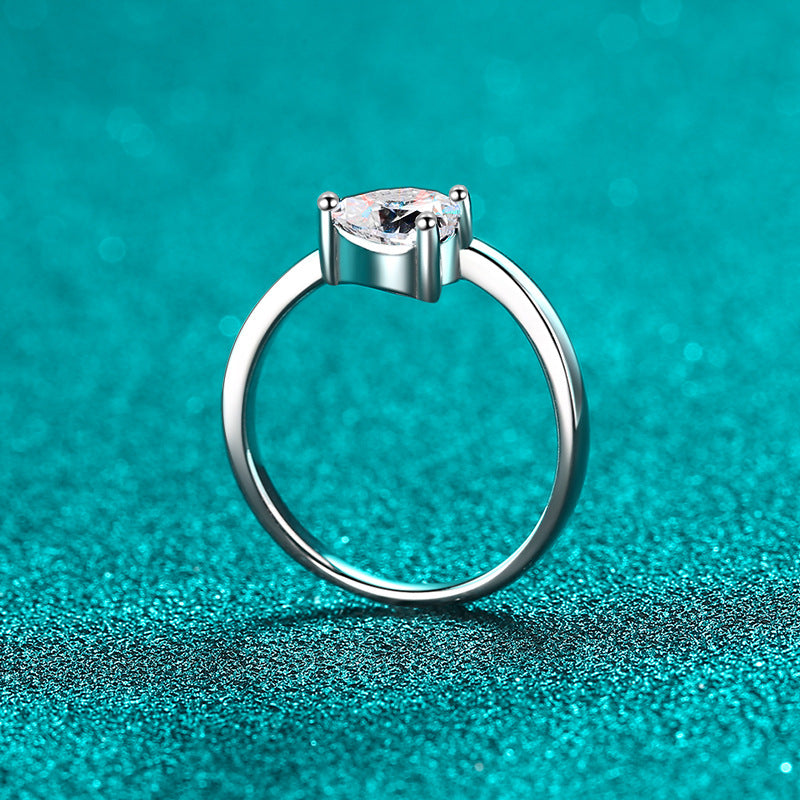 Heart cut Moissanite Ring in 925 Sterling Silver 1ct