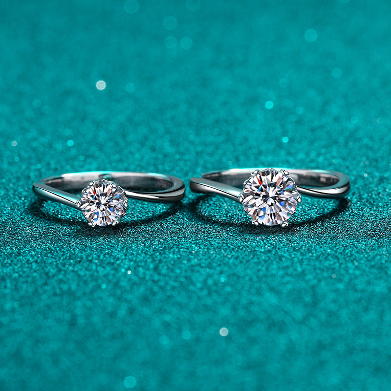 Round cut Moissanite Ring in 925 Sterling Silver 1ct