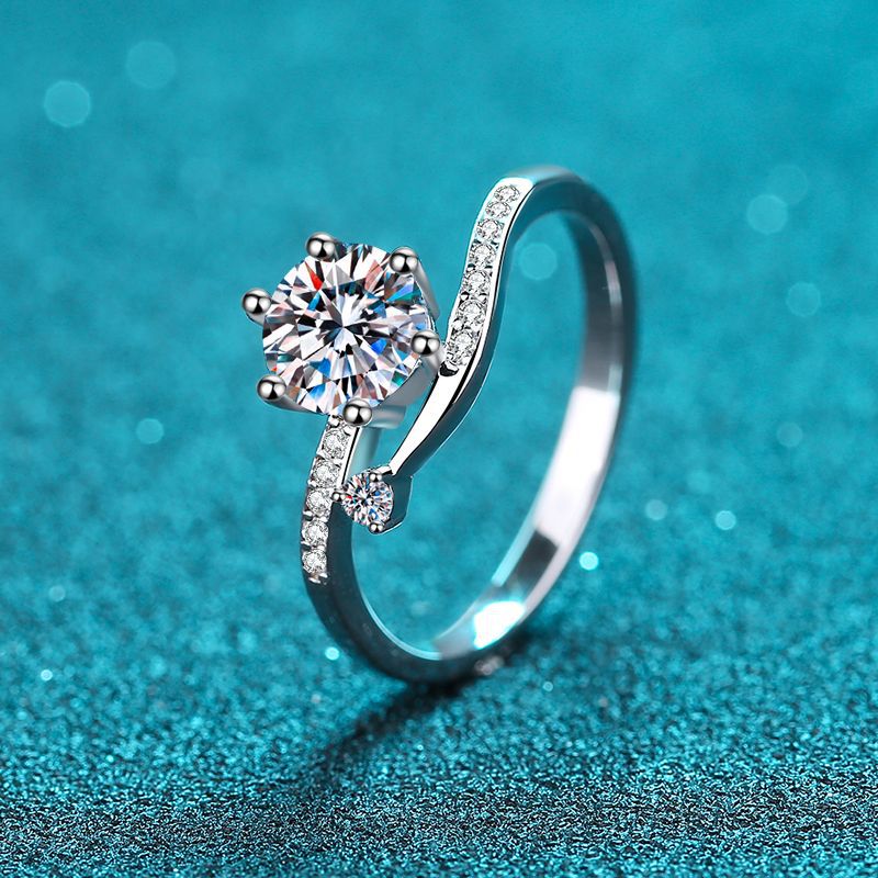 Round cut Moissanite Ring in 925 Sterling Silver 0.5ct 1ct