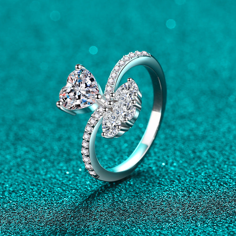 Heart cut Moissanite Ring in 925 Sterling Silver 1ct