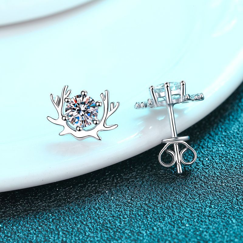Round cut Moissanite Earrings in 925 Sterling Silver 1ct