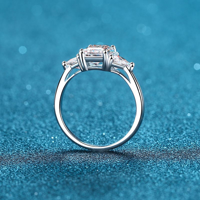 Radiant cut Moissanite Ring in 925 Sterling Silver 3ct