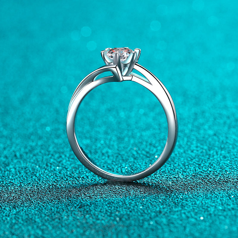 Round cut Moissanite Ring in 925 Sterling Silver 0.3ct 0.5ct