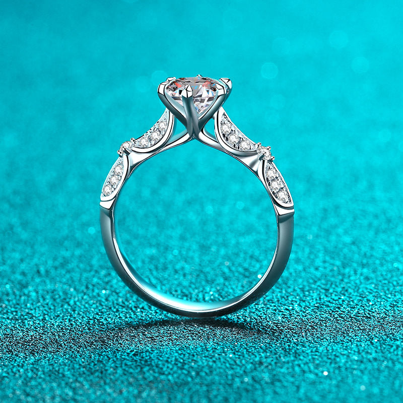 Round cut Moissanite Ring in 925 Sterling Silver 1ct