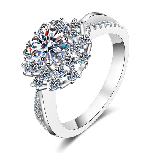 Round cut Moissanite Ring in 925 Sterling Silver 0.8ct