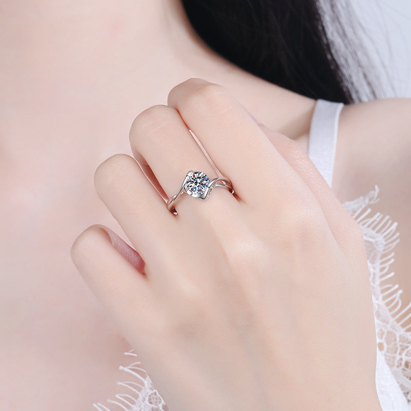 Round cut Moissanite Ring in 925 Sterling Silver 0.5ct 1ct