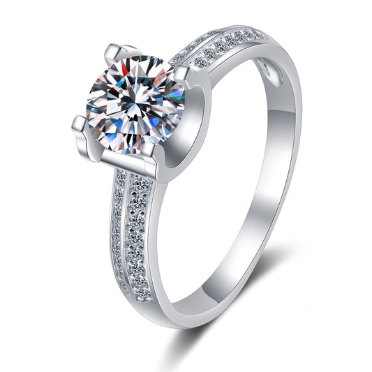 Round cut Moissanite Ring in 925 Sterling Silver 1ct