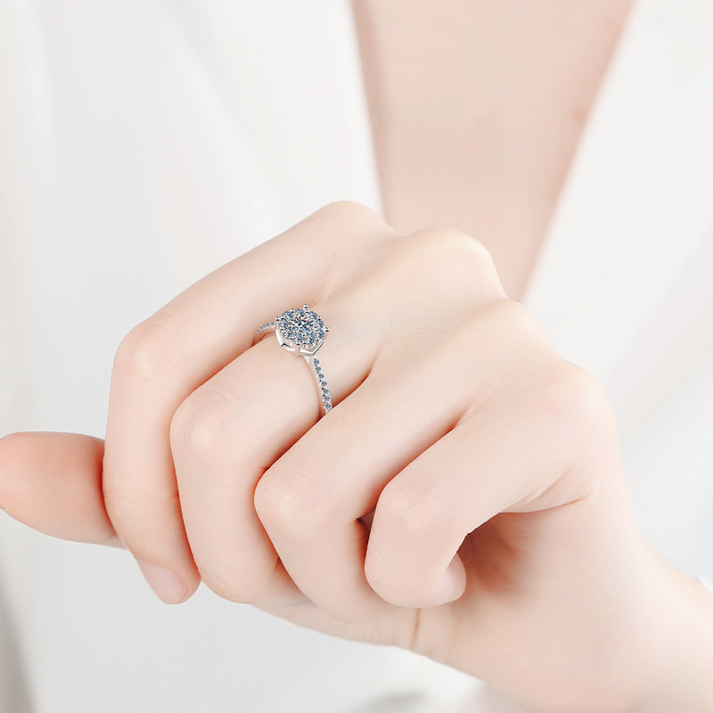 Round cut Moissanite Ring in 925 Sterling Silver 0.2ct