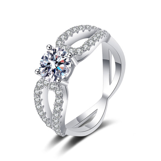 Round cut Moissanite Ring in 925 Sterling Silver 1ct