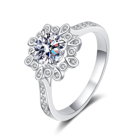 Round cut Moissanite Ring in 925 Sterling Silver 1ct