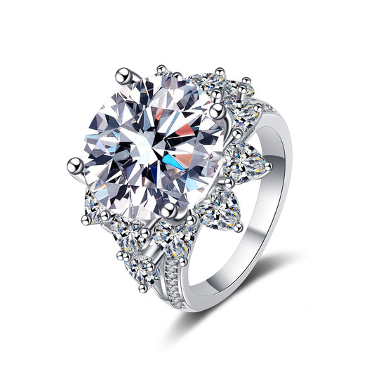 Round cut Moissanite Ring in 925 Sterling Silver 10ct