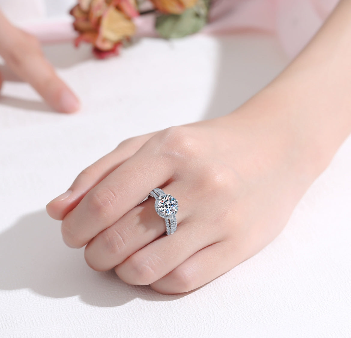 Round cut Moissanite Ring in 925 Sterling Silver 2ct 3ct
