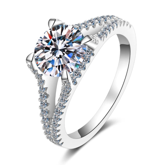 Round cut Moissanite Ring in 925 Sterling Silver 2ct
